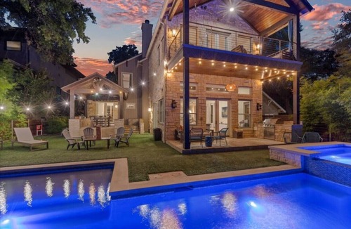 Bouldin House | Downtown, sleeps 24, 2 pools, spas, game room, gym