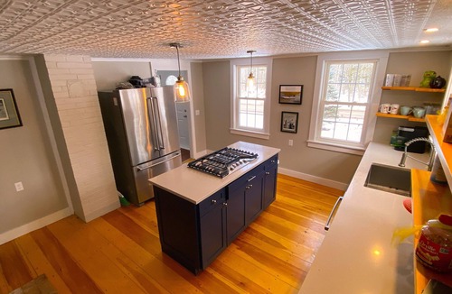North Brooklin Cottage | Dragonfly Cottage: An airy 2-bedroom cottage in delightful Brooklin with WiFi