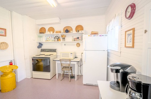 Belfast House | Dreamlea is an oceanfront 3-bedroom house in Belfast, Maine