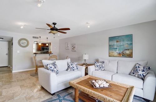 Dunedin Condo | Dunedin Causeway Honeymoon Caladesi Island 1/1 Pool 211