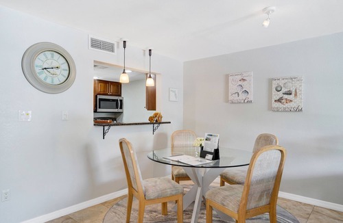 Dunedin Condo | Dunedin Causeway Honeymoon Caladesi Island 1/1 Pool 211