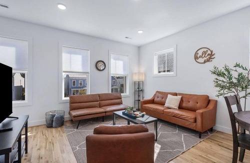 Mosby Apartment | Duplex with Balcony and Spacious Dog-Friendly Oasis!