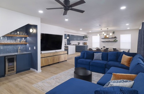 Holly House | EastBird: Lake, Pool, Hot Tub, Games, Sleeps18