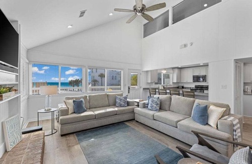 Gulf Trace House | “Eastside Wave” - Gulf Trace - Private Pool - Sleeps 12 - 100 Steps to the Gulf
