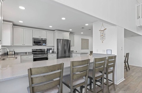 Gulf Trace House | “Eastside Wave” - Gulf Trace - Private Pool - Sleeps 12 - 100 Steps to the Gulf