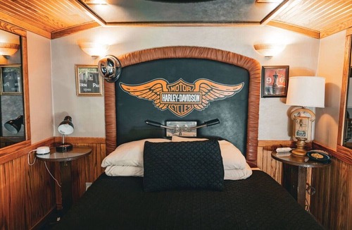 Nice Bed & Breakfast | Easy Rider Railroad Caboose Cabin