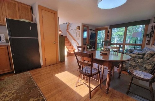East Boothbay House | Ebb And Flow: Spacious 4-bedroom cabin in Boothbay with stunning waterfront views.