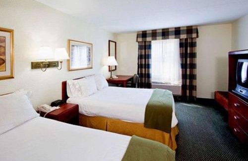 Wesley Chapel Cabin | Econo Lodge Wesley Chapel I-75