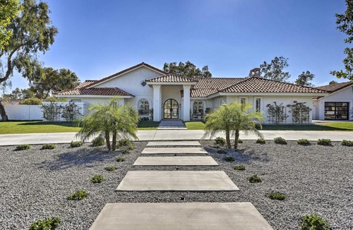 Glendale House | Elegant Glendale Getaway with Pool and Hot Tub!