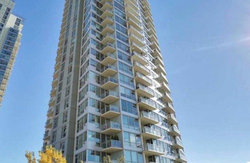 Shaganappi Apartment | Elevated Elegance