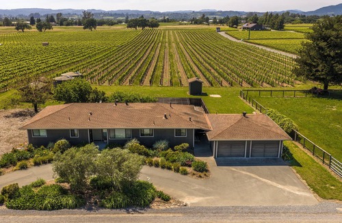 Santa Rosa Cottage | Enchanting Vineyard cottage nestled in the wine country!