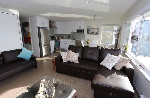 Lower Lonsdale Boat Rental | Encounter Paradise at The Oceans Edge in a High-End Floating Home! Pets welcome.