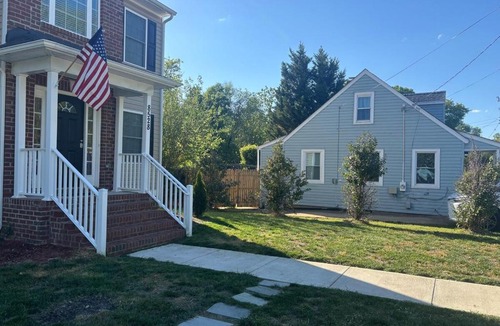 Mount Vernon House | Enjoy a spacious 4 bedroom home each with its own private bathroom featuring 1 king bed 2 queen beds 1 full bed and a dedicated office space in a quiet Alexandria suburb just minutes from Washington DC