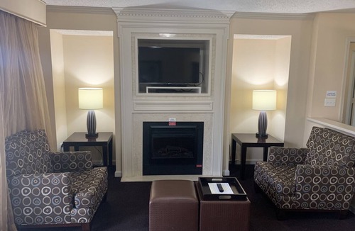 Berkeley Condo | Enjoy Williamsburg from your modern 4BR/4BA at Greensprings Resort. Great value.