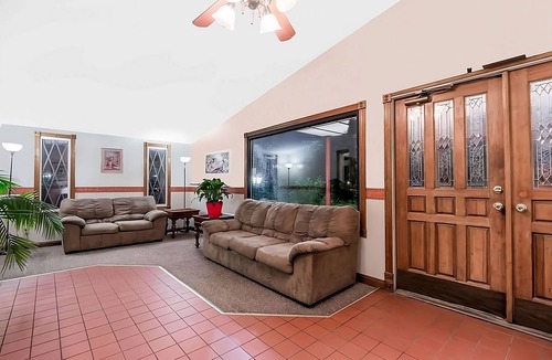 Summit Hotel | Enjoy Your Stay at Knights Inn Ashland! Pool, Picnic Area, Parking, WiFi