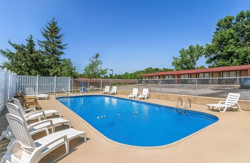 Summit Hotel | Enjoy Your Stay at Knights Inn Ashland! Pool, Picnic Area, Parking, WiFi