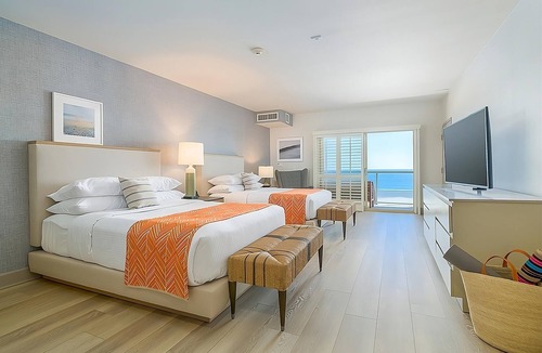 Carlsbad Village Hotel | Ensuring a Very Comfortable Stay! Free Petit Breakfast, Outdoor Pool, Beachfront
