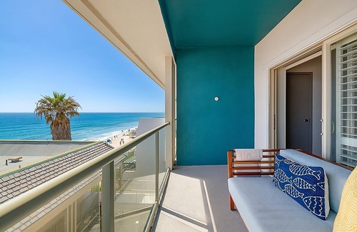 Carlsbad Village Hotel | Ensuring a Very Comfortable Stay! Free Petit Breakfast, Outdoor Pool, Beachfront