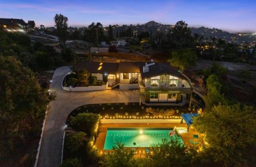 El Cajon House | Entire Private Home with Big Yard, View, King Bed, Parking, 4 Bedrooms 3 Bathrooms, Available Now