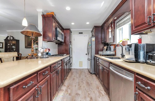 Harbor House | Entire Spacious Furnished Home - Sauna, Hot Tub, AC, WIFI, Garden & Full Kitchen