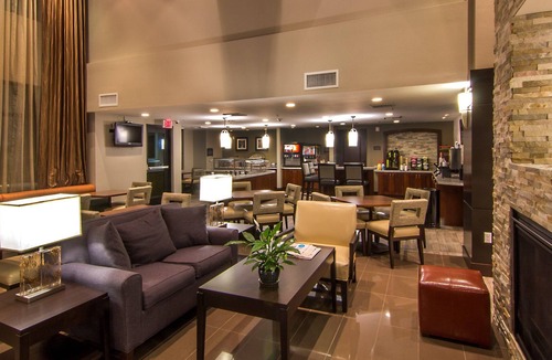 Bressi Ranch Apartment | Equipped Studio with a Courtyard View + Free Breakfast | Just 4-Minutes from the Airport