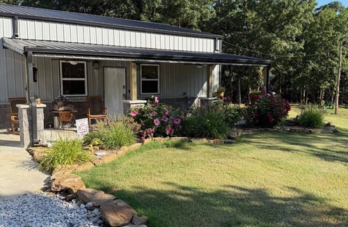 Checotah House | Escape the crowd and explore an amazing 45 acre estate located on Lake Eufaula.
