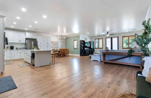 Country Club House | Escondido Oasis | Sleeps 10 + Hot Tub!