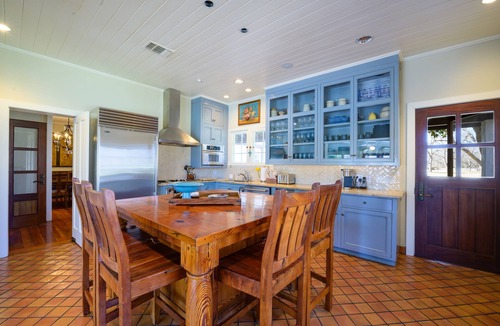 McQueeney House | Estate with exclusive grounds, private tennis courts, and beautiful views