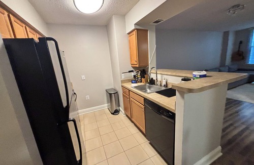 Chinatown Apartment | Exceptional Location - Downtown DC, Walk to Shops, Rooftop Pool, Jacuzzi, Gym