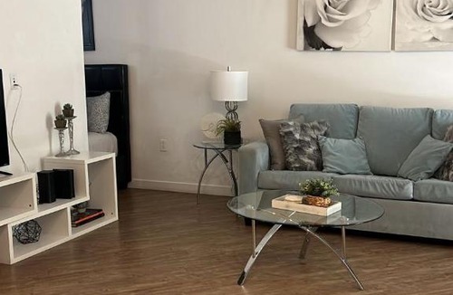 Little Armenia Apartment | Exceptional Loft FREE Parking and WIFI