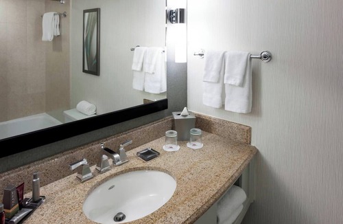 Fairfax Hotel | Explore Fairfax from a Comfortable Stay Near GMU and Fair Oaks Mall