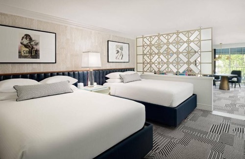 Tri-West Hotel | Explore the Best of West Hollywood! 2 Big Units with Private Kitchenettes! Pool!