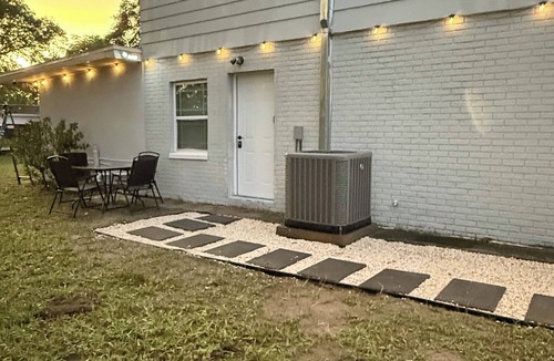 Carrollwood House | Family-Friendly 2BR Stay Near Busch Gardens & Tampa Attractions