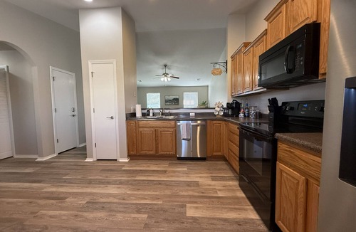 Broken Arrow House | Family-friendly 3BR with a fun 90s themed game room, fenced yard & grill