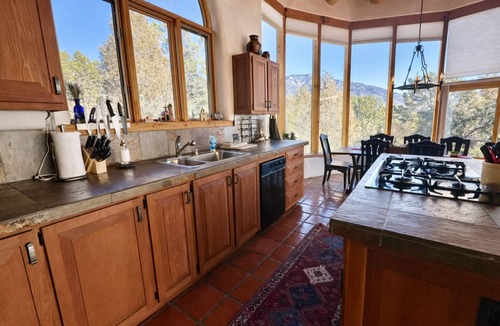 Arroyo Seco House | Family friendly adobe w/Hot Tub, 20 min to Taos Ski Valley - Hiking & Skiing