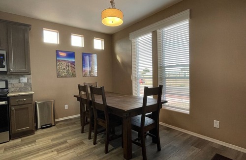 Williams House | Family Friendly-Grand Getaway Williams! Walk to downtown Route 66 & GC Railway!