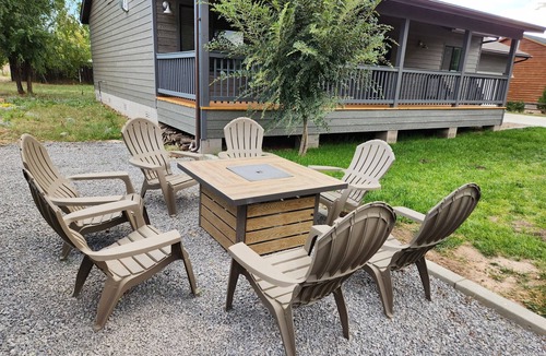 Overgaard House | Family Friendly, Air Hockey, Sleeps 14, Fire Pit