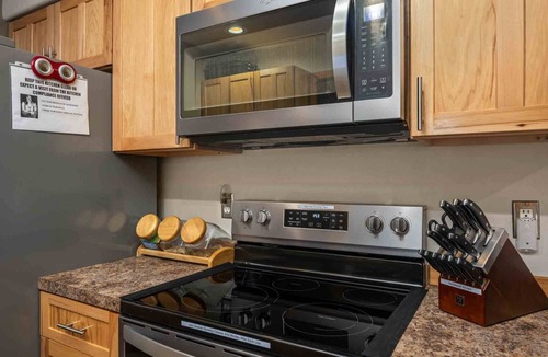 Government Camp House | Fantastic Chalet in the Heart of Government Camp, Walk to Skiing, Sledding, Dining, & Entertainment