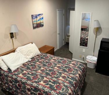 Downs Hotel | Fins and Feathers Lodge