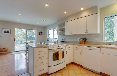 Hood River House | Fir Mountain Escape - Stunning Views, River & Mountain Views, Hot Tub