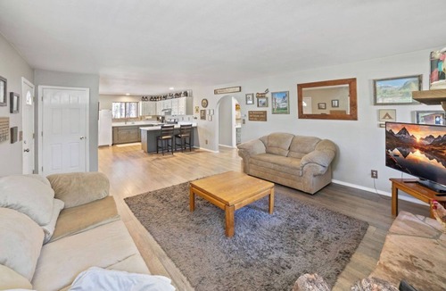 Parks Cabin | Fireplace nights, starry skies, wildlife mornings!