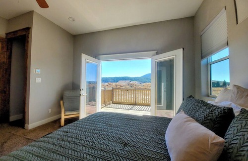 Fort Valley House | Flagstaff Mountain Retreat Cool Summer Escape Family Friendly 3BR 3BA