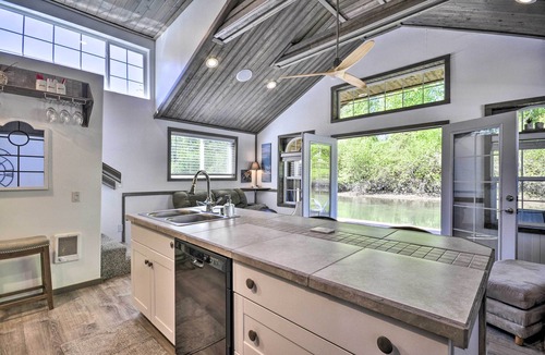 Vancouver House | Floating Home on Columbia River w/Provided Kayaks
