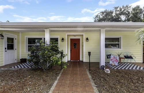 Clearwater House | Florida Retro Home minutes from the famous Clearwater Beach and Honeymoon Island