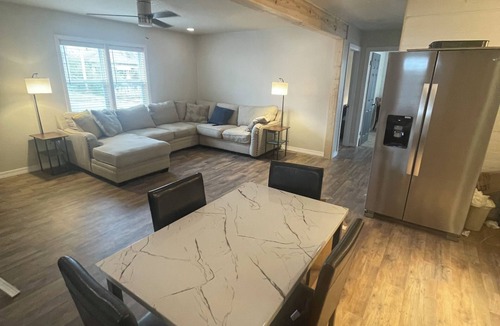 Mammoth Spring House | Freshly Updated Remodel-Located In the heart of Mammoth Spring. ready for you!