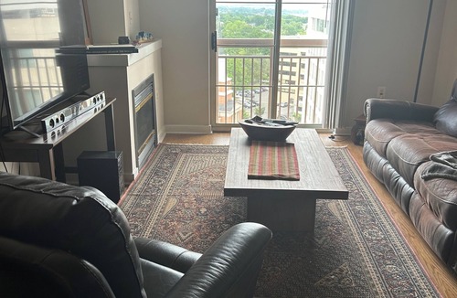 Clarendon Apartment | Fully equipped 1-bedroom, pool, gym & parking in Clarendon, Arlington