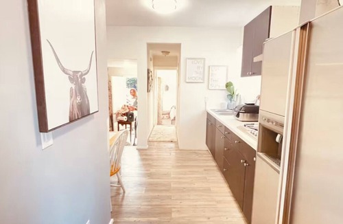Pico-Union Apartment | Fully Loaded Separate Entrance 1 Bed + Bonus Rm near Downtown- Sun Flooded