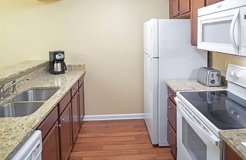 Berkeley Hotel | Fun Starts Here! Onsite Swimming Pools, Tennis Courts, Free Parking!
