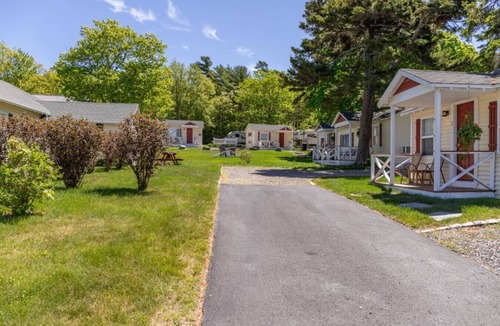 Hulls Cove Cabin | Gallagher`s Travels Cabin 4 (2 Bedroom king/Queen)
