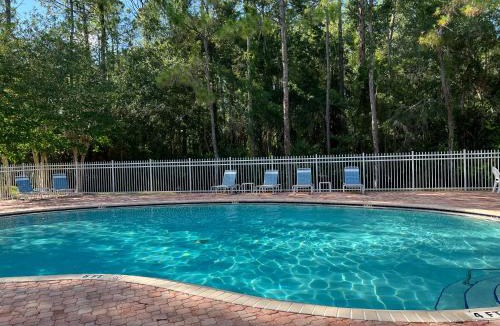 New Tampa House | Gated Upscale 2BR Townhome - KING Bed, Pool, WiFi, Wash & Dry, AC, Private Patio facing preserves, Free Parking - NICE FOR Medical, Business, Groups, Relo - by Moffitt Cancer CTR, Tampa Palms, Hunters Green, Live Oak, Cory Lake, New Tampa, Wesley Chapel